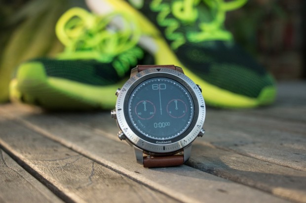 Je heller das Umgebungslicht, desto besser ist das Zifferblatt ablesbar. (Katja Höhne/Golem.de)